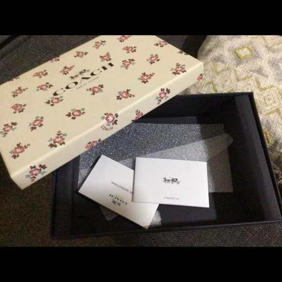 COACH wallet - Picture 8 of 10